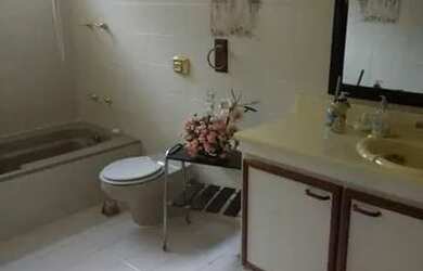 Imagem: A casa possui 4 Dormitórios, 5 Banheiros, 5 Vagas na garagem