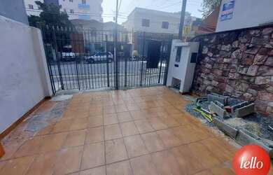 Imagem: A casa possui 2 Dormitórios, 1 Banheiro, 2 Vagas na garagem