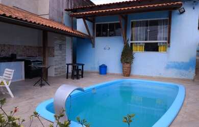 Imagem: A casa possui 3 Dormitórios, 4 Banheiros, 2 Vagas na garagem