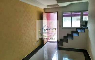 Imagem: A casa possui 3 Dormitórios, 2 Banheiros, 3 Vagas na garagem