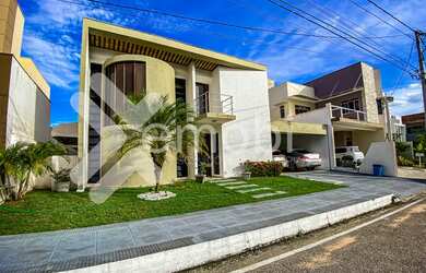 Imagem: A casa em condomínio possui 4 Dormitórios, 5 Banheiros, 2