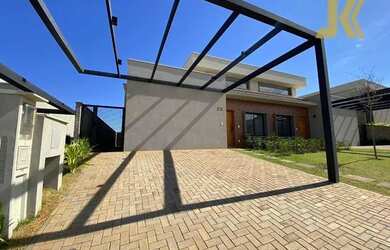 Imagem: A casa em condomínio possui 3 Dormitórios, 1 Banheiro, 2 Vagas