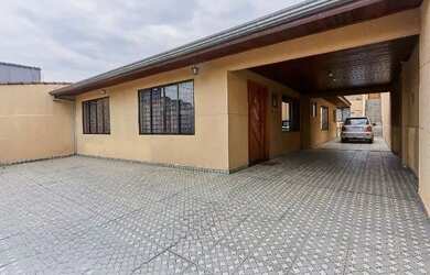 Imagem: A casa possui 5 Dormitórios, 5 Banheiros, 5 Vagas na garagem