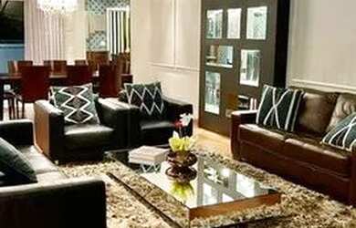 Imagem: A casa possui 4 Dormitórios, 5 Banheiros, 5 Vagas na garagem