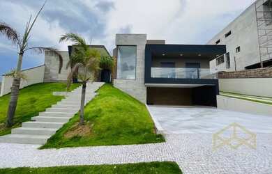 Imagem: A casa em condomínio possui 4 Dormitórios, 5 Banheiros, 3