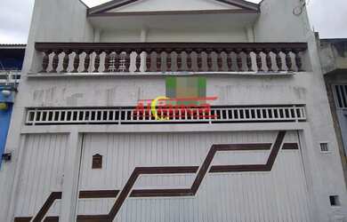 Imagem: A casa possui 3 Dormitórios, 3 Banheiros, 3 Vagas na garagem