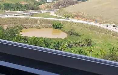 Imagem: A casa possui 2 Dormitórios, 3 Banheiros, 1 Vaga na garagem