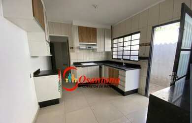 Imagem: A casa possui 2 Dormitórios, 1 Banheiro, 1 Vaga na garagem