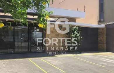 Imagem: A casa possui 3 Dormitórios, 3 Banheiros, 4 Vagas na garagem