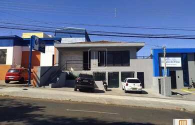 Imagem: O depósito possui 4 Vagas na garagem, 200m² de Área e está