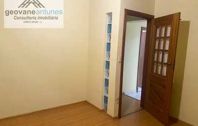 Imagem: A casa possui 2 Dormitórios, 1 Banheiro, 2 Vagas na garagem