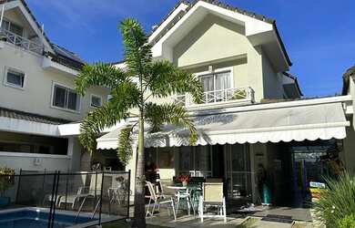 Imagem: A casa em condomínio possui 4 Dormitórios, 4 Banheiros, 2