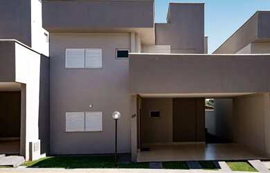 Imagem: A casa em condomínio possui 3 Dormitórios, 4 Banheiros, 2