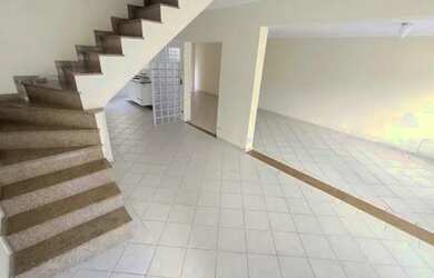 Imagem: A casa em condomínio possui 3 Dormitórios, 2 Banheiros, 2