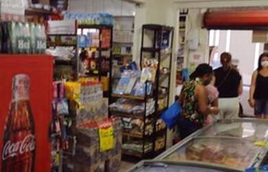 Imagem: O depósito possui 5 Vagas na garagem, 300m² de Área e está