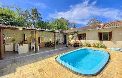 Imagem: A casa possui 3 Dormitórios, 1 Banheiro, 1 Vaga na garagem