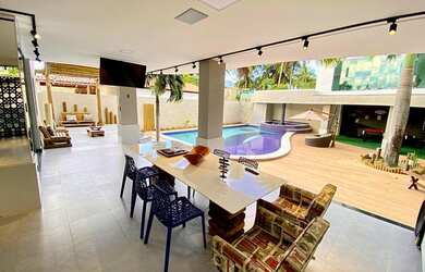 Imagem: A casa em condomínio possui 5 Dormitórios, 5 Banheiros, 5