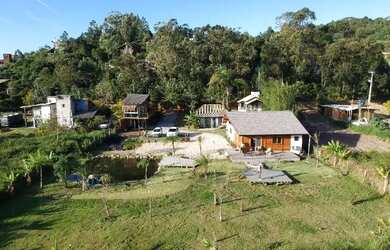 Imagem: A casa em condomínio possui 5 Dormitórios, 5 Banheiros, 5