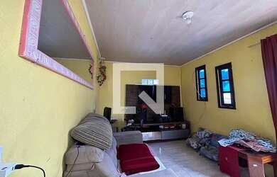 Imagem: A casa possui 3 Dormitórios, 2 Banheiros e 120m² de Área