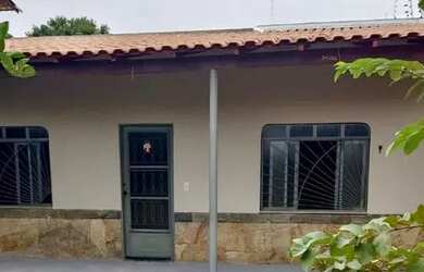 Imagem: A casa possui 1 Dormitório, 1 Banheiro, 2 Vagas na garagem