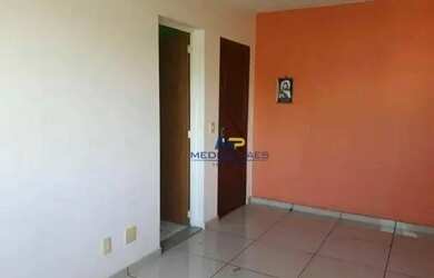 Imagem: O apartamento possui 2 Dormitórios, 1 Banheiro, 1 Vaga na garagem