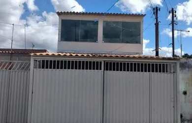 Imagem: A casa possui 3 Dormitórios, 1 Banheiro, 2 Vagas na garagem