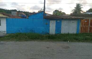 Imagem: A casa possui 3 Dormitórios, 1 Banheiro, 4 Vagas na garagem