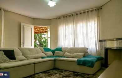 Imagem: A casa em condomínio possui 4 Dormitórios, 5 Banheiros, 4