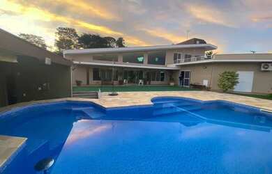 Imagem: A casa em condomínio possui 4 Dormitórios, 5 Banheiros, 5