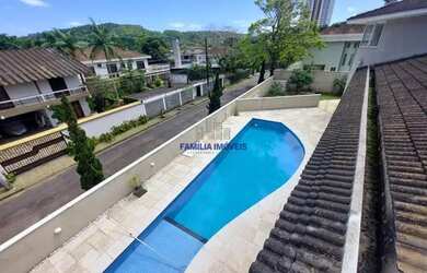 Imagem: A casa possui 4 Dormitórios, 5 Banheiros, 5 Vagas na garagem