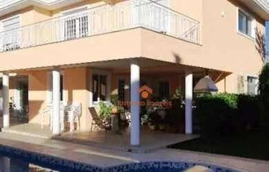 Imagem: A casa em condomínio possui 5 Dormitórios, 5 Banheiros, 5