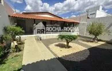 Imagem: A casa possui 3 Dormitórios, 4 Banheiros, 3 Vagas na garagem