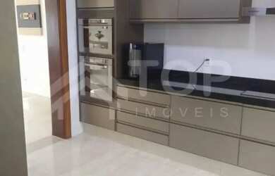 Imagem 11: A casa possui irrigação automática, cortina elétrica, portas dos quartos...