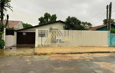 Imagem: A casa possui 3 Dormitórios, 1 Banheiro, 4 Vagas na garagem