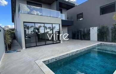 Imagem: A casa possui 4 Dormitórios, 5 Banheiros, 2 Vagas na garagem