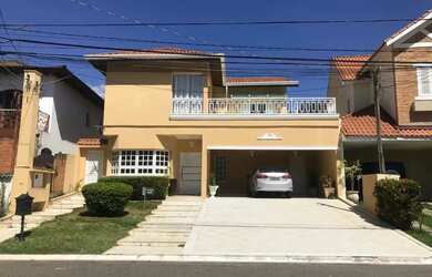 Imagem: A casa em condomínio possui 4 Dormitórios, 4 Banheiros, 5