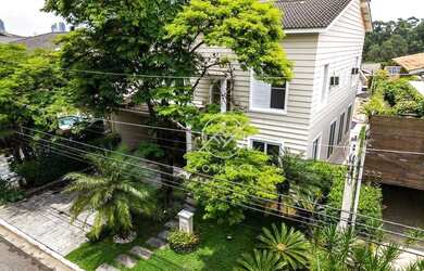 Imagem: A casa em condomínio possui 4 Dormitórios, 5 Banheiros, 4