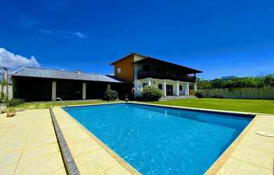 Imagem: A casa possui 3 Dormitórios, 3 Banheiros, 5 Vagas na garagem