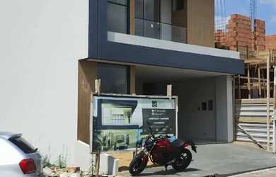 Imagem: A casa em condomínio possui 3 Dormitórios, 4 Banheiros, 1