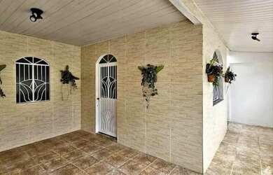 Imagem: A casa possui 3 Dormitórios, 2 Banheiros, 1 Vaga na garagem