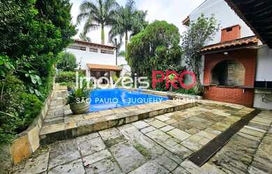 Imagem: A casa possui 3 Dormitórios, 4 Banheiros, 2 Vagas na garagem