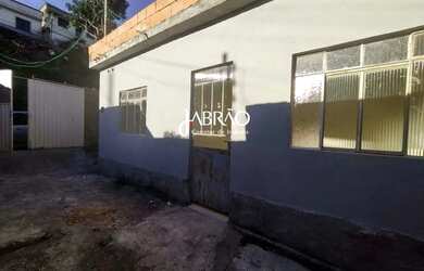 Imagem: A casa possui 1 Dormitório, 1 Banheiro, 1 Vaga na garagem e