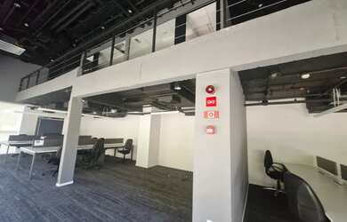 Imagem: O depósito possui 5 Vagas na garagem e 654m² de Área e está