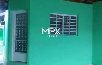 Imagem: A casa possui 2 Dormitórios, 1 Banheiro, 2 Vagas na garagem