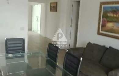 Imagem 2: Cobertura Luxuosa à Venda em Copacabana 4 Suítes, Terraço e Churrasqueira