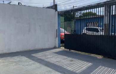 Imagem: A casa possui 2 Dormitórios, 1 Banheiro e está localizado