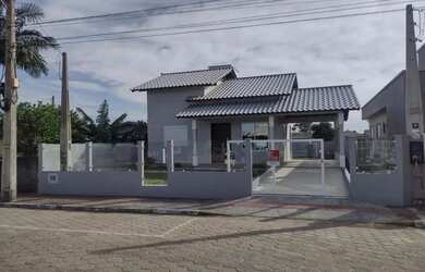 Imagem: A casa possui 2 Dormitórios, 1 Banheiro, 1 Vaga na garagem