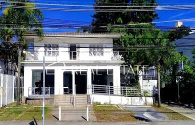 Imagem: O depósito possui 5 Vagas na garagem, 556m² de Área e está