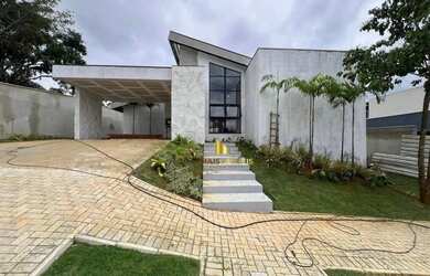 Imagem: A casa em condomínio possui 4 Dormitórios, 3 Banheiros, 4