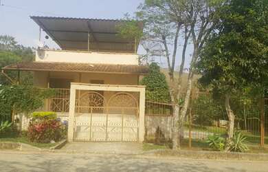 Imagem: A casa em condomínio possui 2 Dormitórios, 2 Banheiros, 800m²